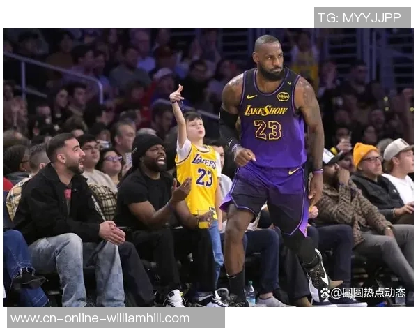 湖人队与开拓者队在8月25日的精彩对决回顾与战绩分析 湖人队与开拓者队在8月25日的精彩对决回顾与战绩分析